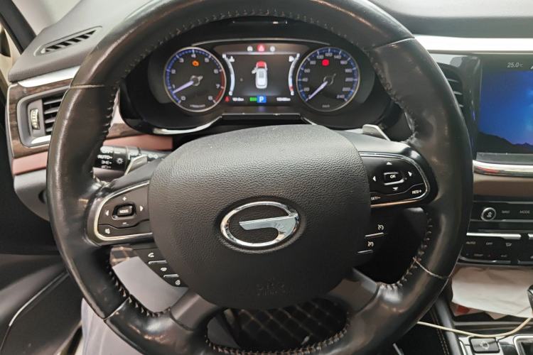 Used GAC Trumpchi GS8 2017 320T Two-Wheel Drive Luxury Smart Connectivity Version (7 Seats) Steering Wheel