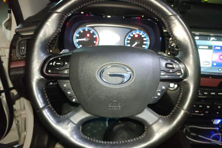 Used GAC Trumpchi GS8 2017 320T Two-Wheel Drive Luxury Smart Connectivity Version (7 Seats) Steering Wheel