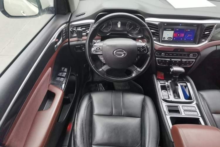 Used GAC Trumpchi GS8 2017 320T Two-Wheel Drive Luxury Smart Connectivity Version (7 Seats) Steering Wheel
