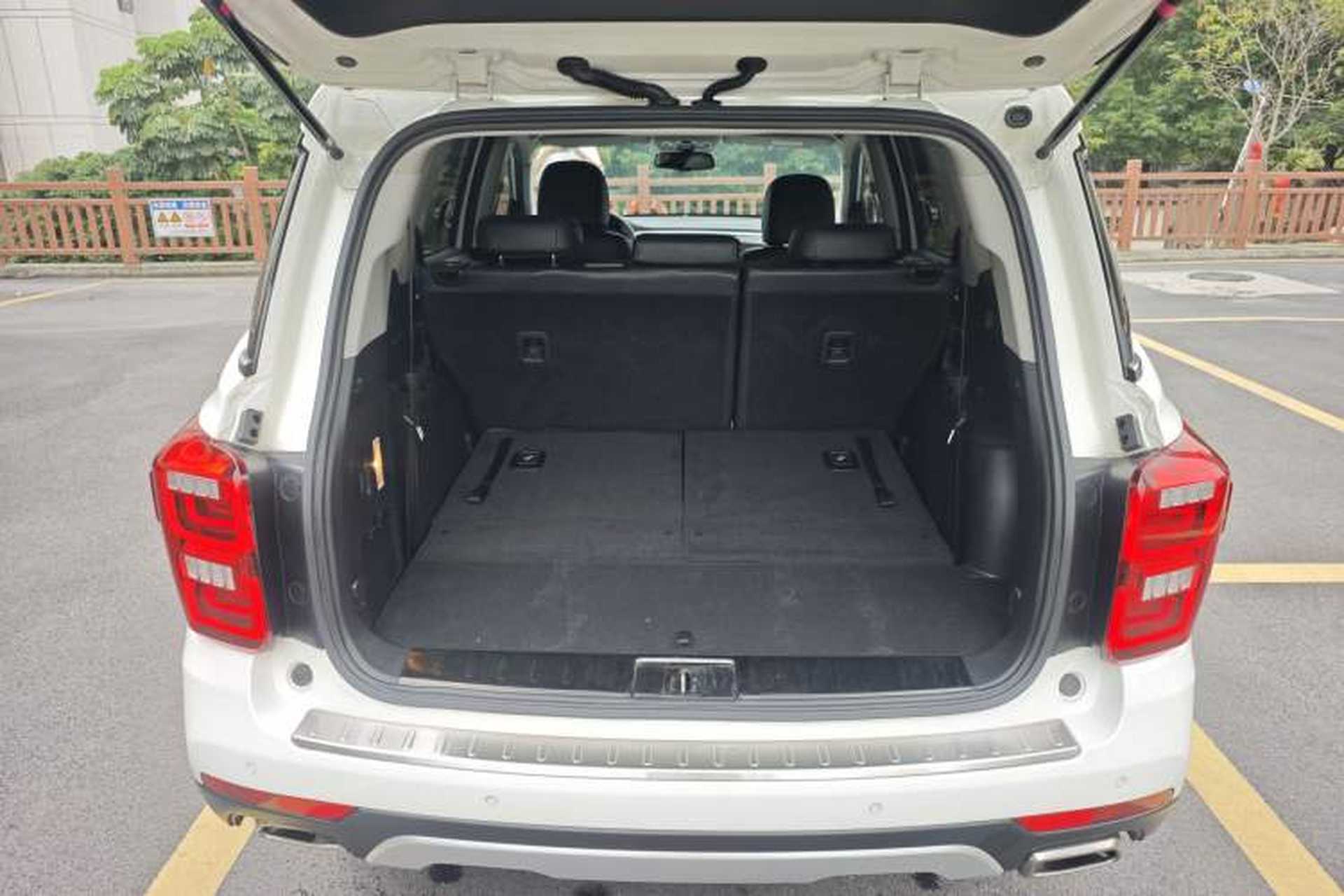 Used GAC Trumpchi GS8 2017 320T Two-Wheel Drive Luxury Smart Connectivity Version (7 Seats) Trunk