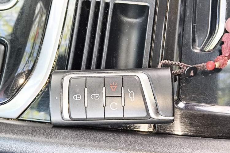 Used GAC Trumpchi GS8 2017 320T Two-Wheel Drive Luxury Smart Connectivity Version (7 Seats) Vehicle Key