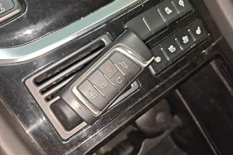 Used GAC Trumpchi GS8 2017 320T Two-Wheel Drive Luxury Smart Connectivity Version (7 Seats) Vehicle Key