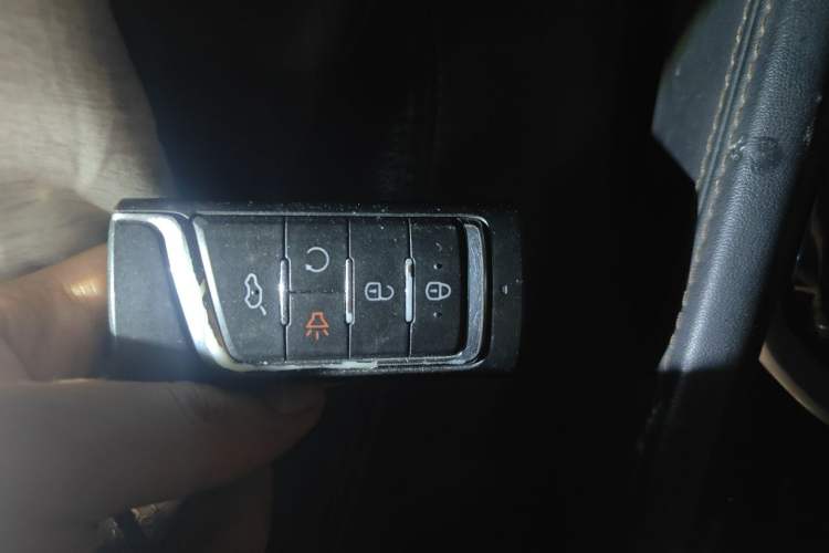 Used GAC Trumpchi GS8 2017 320T Two-Wheel Drive Luxury Smart Connectivity Version (7 Seats) Vehicle Key