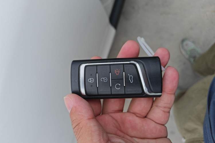 Used GAC Trumpchi GS8 2017 320T Two-Wheel Drive Luxury Smart Connectivity Version (7 Seats) Vehicle Key
