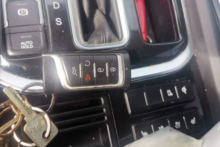 Used GAC Trumpchi GS8 2017 320T Two-Wheel Drive Luxury Smart Connectivity Version (7 Seats) Vehicle Key