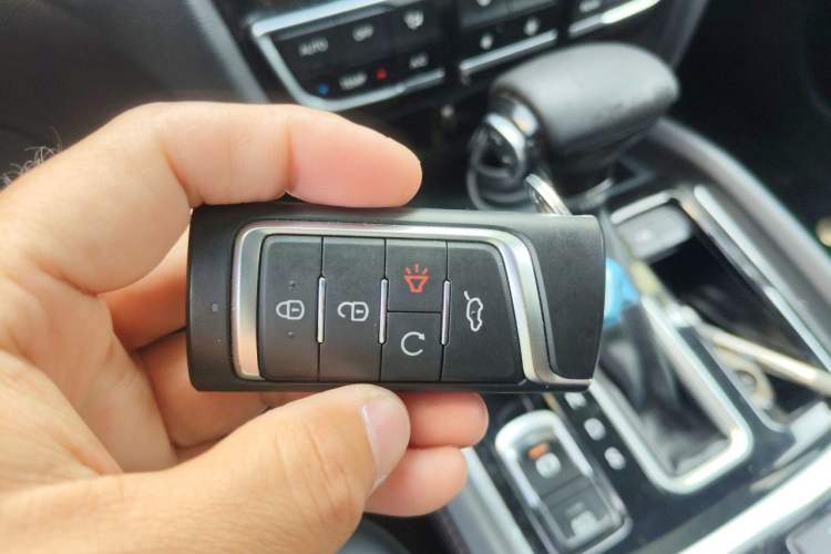Used GAC Trumpchi GS8 2017 320T Two-Wheel Drive Luxury Smart Connectivity Version (7 Seats) Vehicle Key