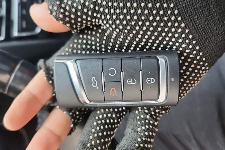Used GAC Trumpchi GS8 2017 320T Two-Wheel Drive Luxury Smart Connectivity Version (7 Seats) Vehicle Key