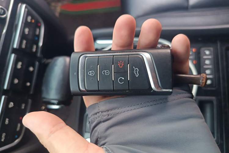 Used GAC Trumpchi GS8 2017 320T Two-Wheel Drive Luxury Smart Connectivity Version (7 Seats) Vehicle Key