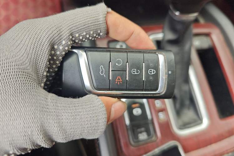 Used GAC Trumpchi GS8 2017 320T Two-Wheel Drive Luxury Smart Connectivity Version (7 Seats) Vehicle Key