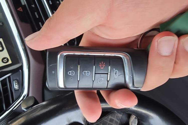 Used GAC Trumpchi GS8 2017 320T Two-Wheel Drive Luxury Smart Connectivity Version (7 Seats) Vehicle Key