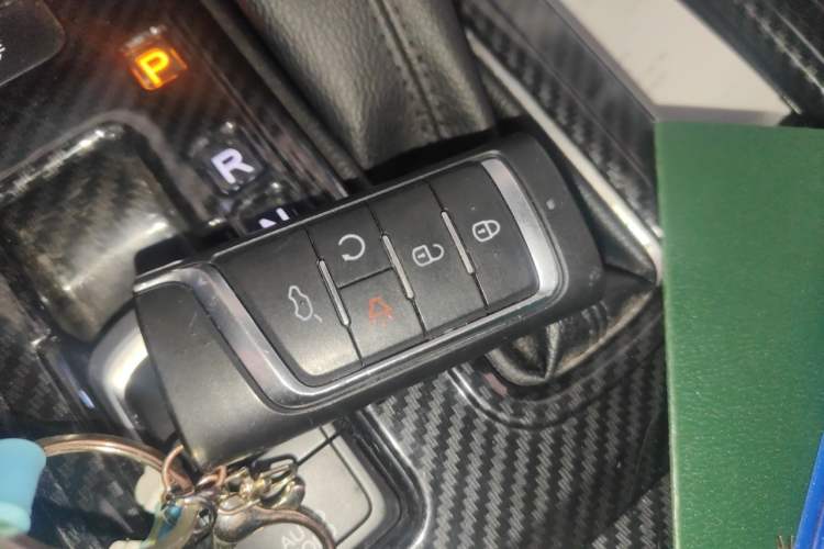 Used GAC Trumpchi GS8 2017 320T Two-Wheel Drive Luxury Smart Connectivity Version (7 Seats) Vehicle Key