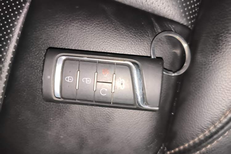 Used GAC Trumpchi GS8 2017 320T Four-Wheel Drive Luxury Smart Connectivity Version (7 Seats) Vehicle Key