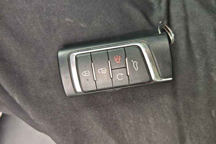 Used GAC Trumpchi GS8 2017 320T Two-Wheel Drive Luxury Smart Connectivity Version (7 Seats) Vehicle Key