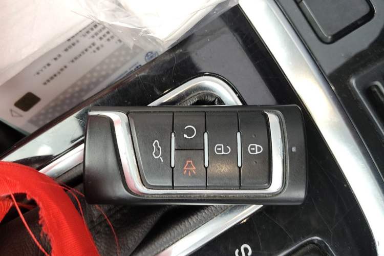 Used GAC Trumpchi GS8 2017 320T Two-Wheel Drive Luxury Smart Connectivity Version (7 Seats) Vehicle Key