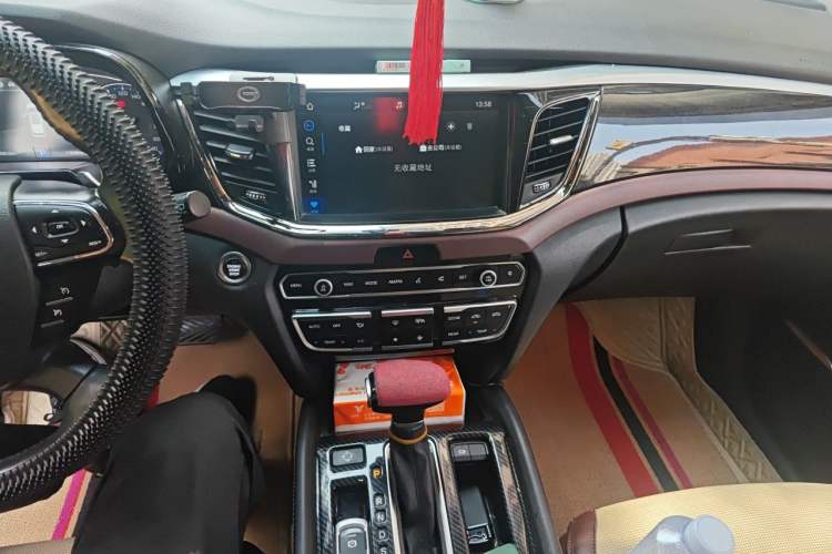 Used GAC Trumpchi GS8 2019 390T Two-Wheel Drive Luxury Smart Connectivity Version (7 Seats) Audio And AC Panel