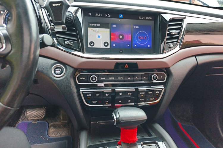 Used GAC Trumpchi GS8 2019 390T Two-Wheel Drive Luxury Smart Connectivity Version (7 Seats) Audio And AC Panel