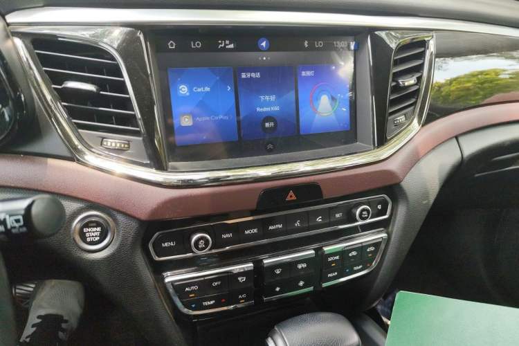 Used GAC Trumpchi GS8 2019 390T Two-Wheel Drive Luxury Smart Connectivity Version (7 Seats) Audio And AC Panel
