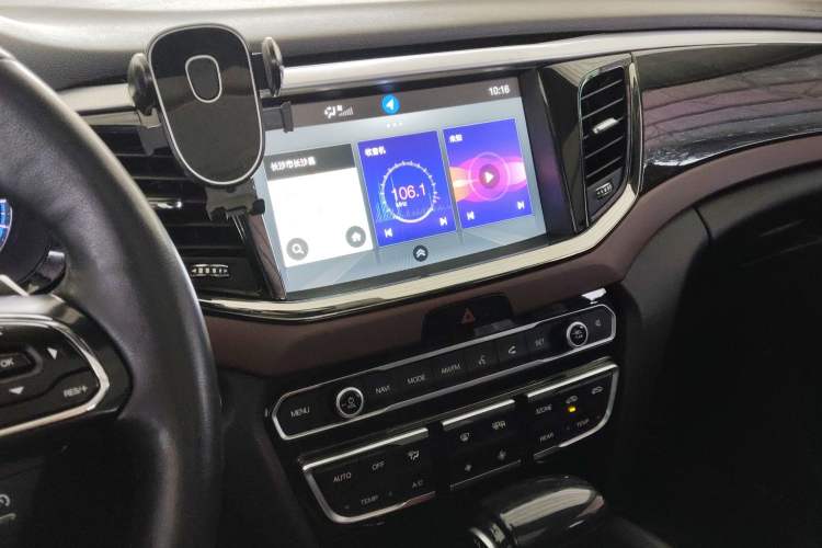 Used GAC Trumpchi GS8 2019 390T Two-Wheel Drive Luxury Smart Connectivity Version (7 Seats) Audio And AC Panel