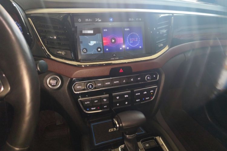 Used GAC Trumpchi GS8 2019 390T Two-Wheel Drive Luxury Smart Connectivity Version (7 Seats) Audio And AC Panel
