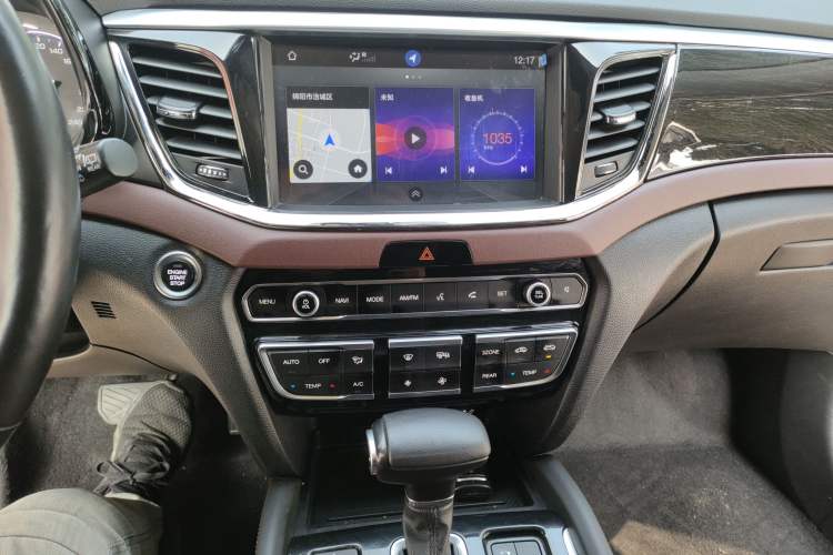 Used GAC Trumpchi GS8 2019 390T Two-Wheel Drive Luxury Smart Connectivity Version (7 Seats) Audio And AC Panel