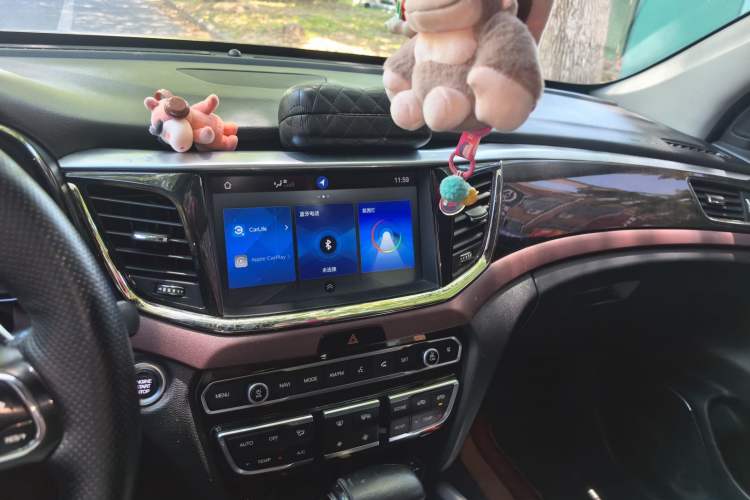 Used GAC Trumpchi GS8 2019 390T Two-Wheel Drive Luxury Smart Connectivity Version (7 Seats) Audio And AC Panel