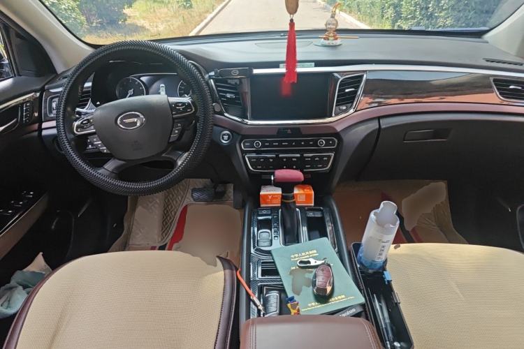Used GAC Trumpchi GS8 2019 390T Two-Wheel Drive Luxury Smart Connectivity Version (7 Seats) Center Console