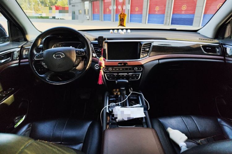 Used GAC Trumpchi GS8 2019 390T Two-Wheel Drive Luxury Smart Connectivity Version (7 Seats) Center Console