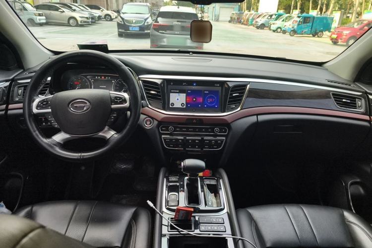 Used GAC Trumpchi GS8 2019 390T Two-Wheel Drive Luxury Smart Connectivity Version (7 Seats) Center Console