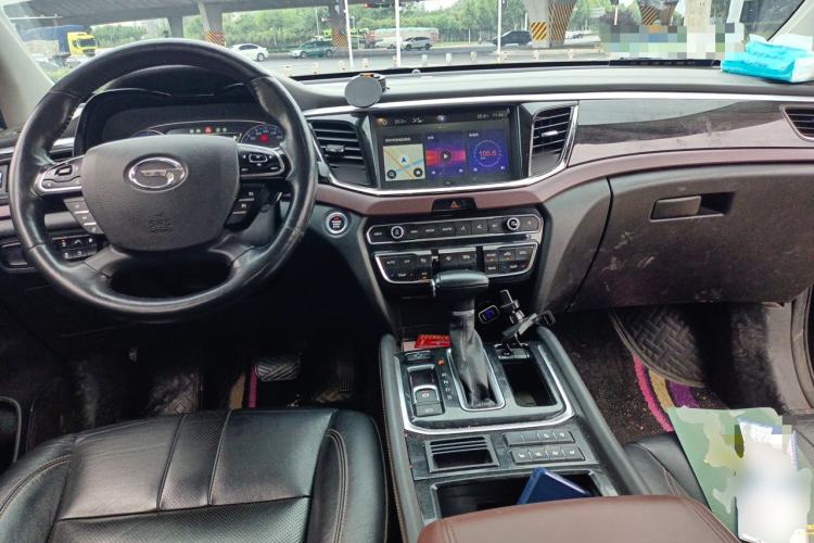 Used GAC Trumpchi GS8 2019 390T Two-Wheel Drive Luxury Smart Connectivity Version (7 Seats) Center Console