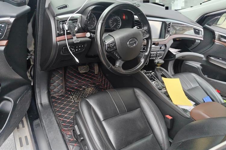 Used GAC Trumpchi GS8 2019 390T Two-Wheel Drive Luxury Smart Connectivity Version (7 Seats) Center Console