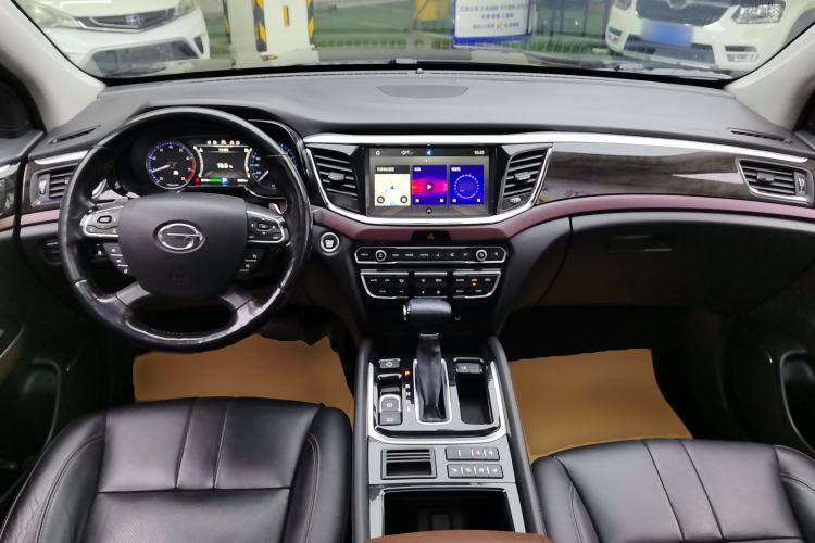 Used GAC Trumpchi GS8 2019 390T Two-Wheel Drive Luxury Smart Connectivity Version (7 Seats) Center Console