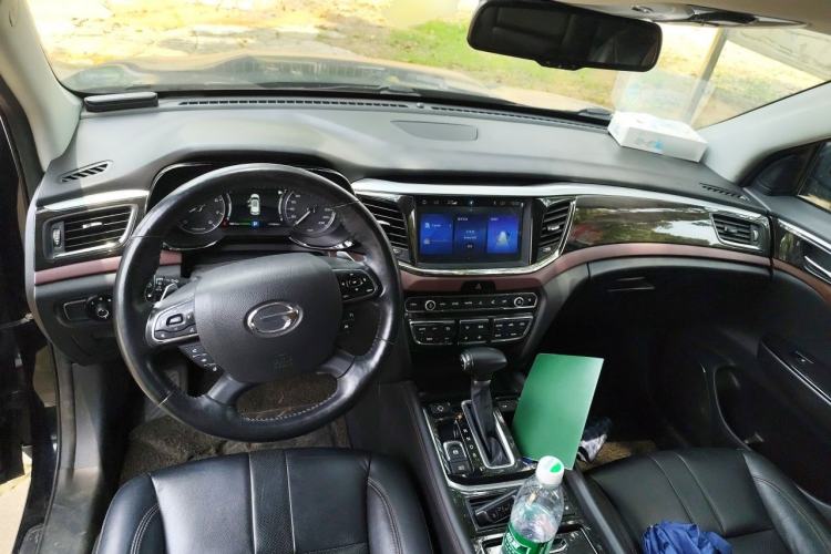 Used GAC Trumpchi GS8 2019 390T Two-Wheel Drive Luxury Smart Connectivity Version (7 Seats) Center Console