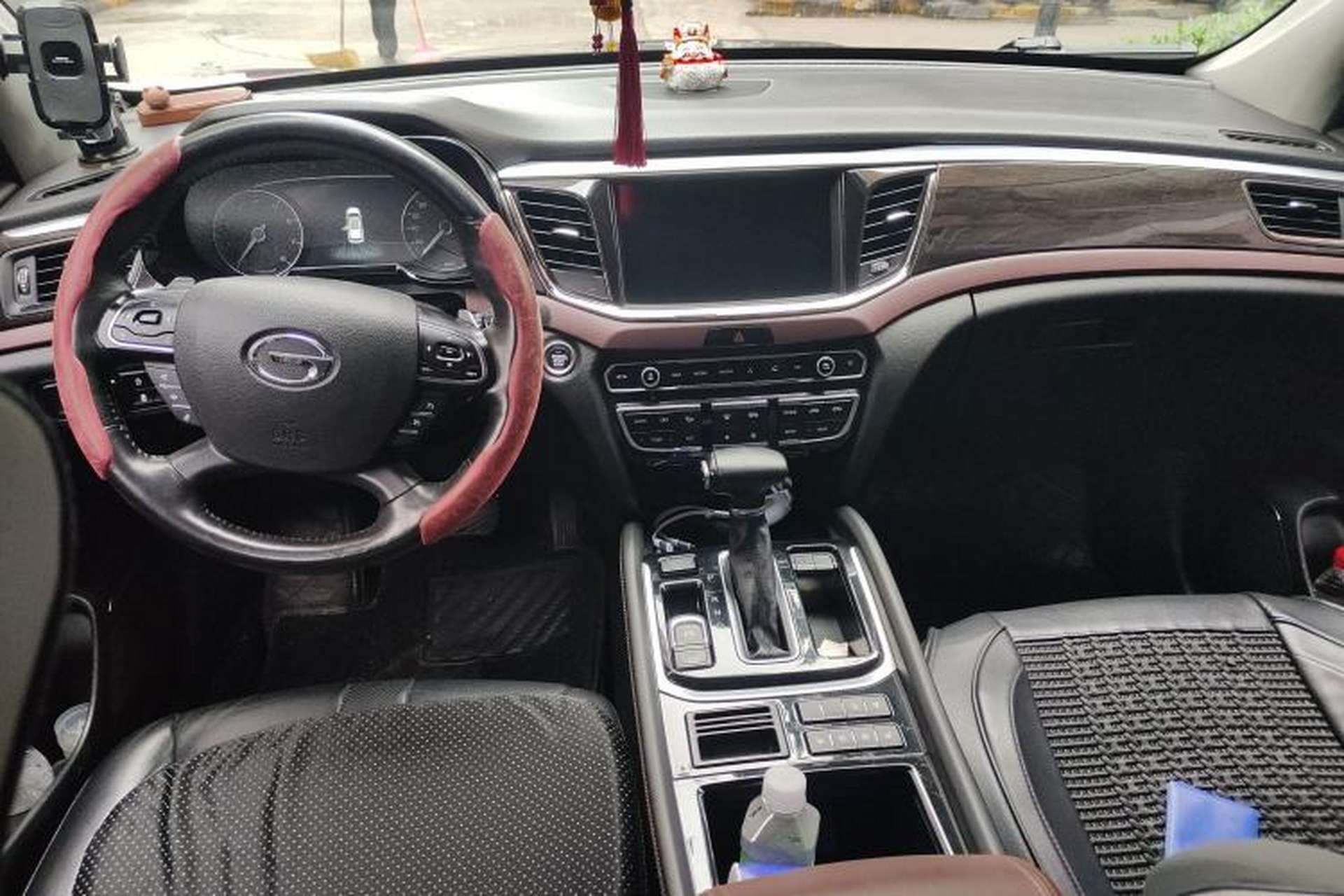 Used GAC Trumpchi GS8 2019 390T Two-Wheel Drive Luxury Smart Connectivity Version (7 Seats) Center Console