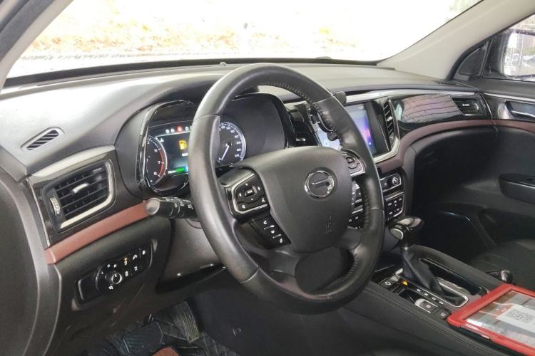Used GAC Trumpchi GS8 2019 390T Two-Wheel Drive Luxury Smart Connectivity Version (7 Seats) Center Console
