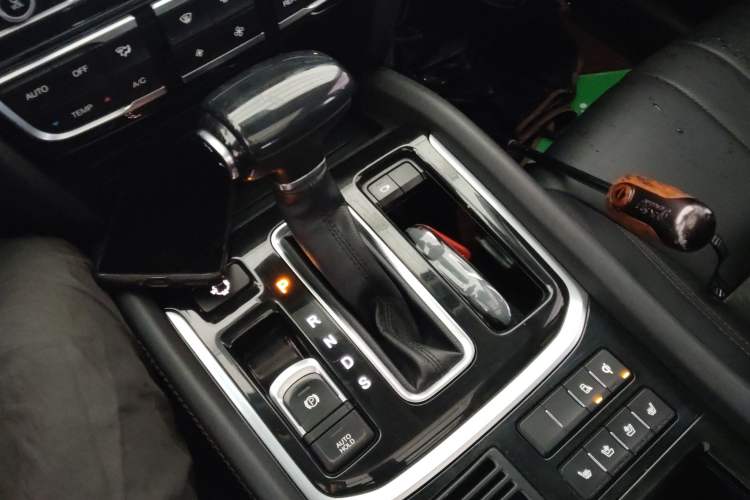 Used GAC Trumpchi GS8 2019 390T Two-Wheel Drive Luxury Smart Connectivity Version (7 Seats) Gear Lever
