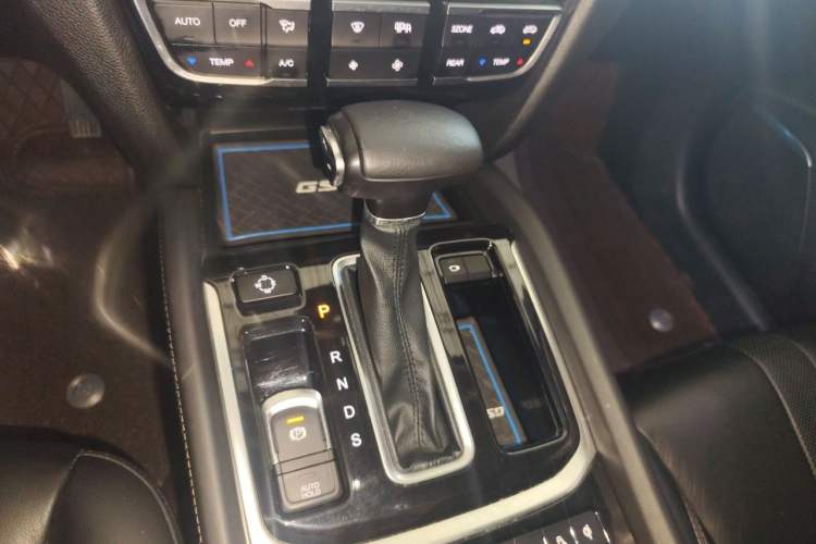 Used GAC Trumpchi GS8 2019 390T Two-Wheel Drive Luxury Smart Connectivity Version (7 Seats) Gear Lever