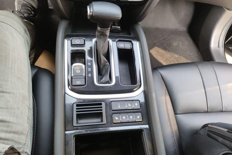 Used GAC Trumpchi GS8 2019 390T Two-Wheel Drive Luxury Smart Connectivity Version (7 Seats) Gear Lever