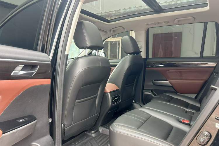 Used GAC Trumpchi GS8 2019 390T Two-Wheel Drive Luxury Smart Connectivity Version (7 Seats) Interior 3