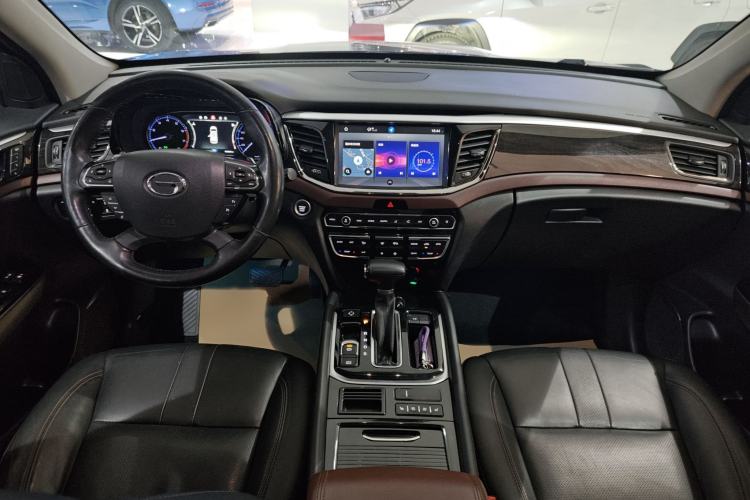Used GAC Trumpchi GS8 2019 390T Two-Wheel Drive Luxury Smart Connectivity Version (7 Seats) Interior 3