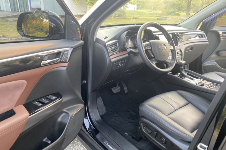 Used GAC Trumpchi GS8 2019 390T Two-Wheel Drive Luxury Smart Connectivity Version (7 Seats) Interior 3