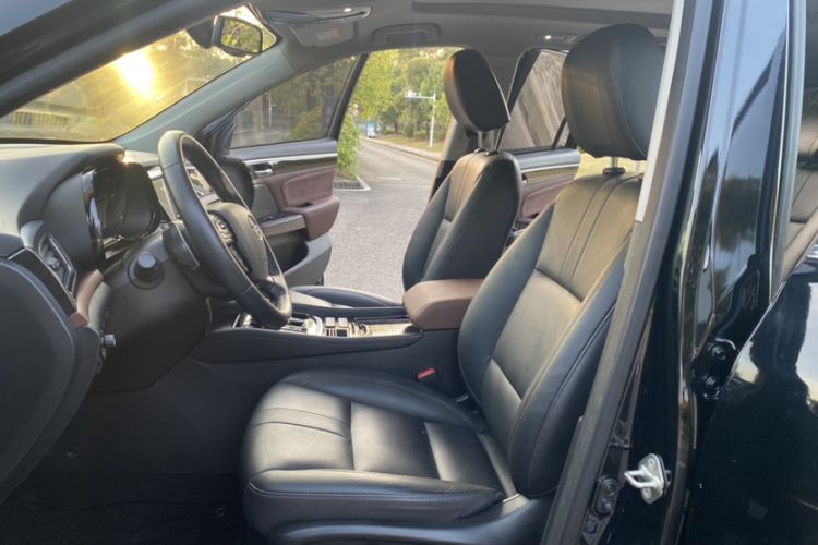 Used GAC Trumpchi GS8 2019 390T Two-Wheel Drive Luxury Smart Connectivity Version (7 Seats) Interior 4