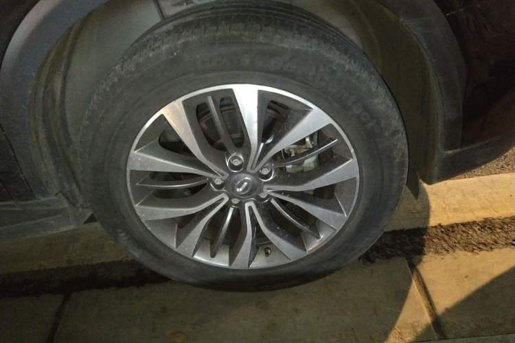 Used GAC Trumpchi GS8 2019 390T Two-Wheel Drive Luxury Smart Connectivity Version (7 Seats) Right Front Wheel Hub