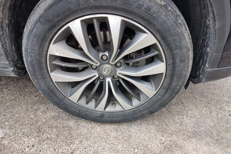 Used GAC Trumpchi GS8 2019 390T Two-Wheel Drive Luxury Smart Connectivity Version (7 Seats) Right Front Wheel Hub
