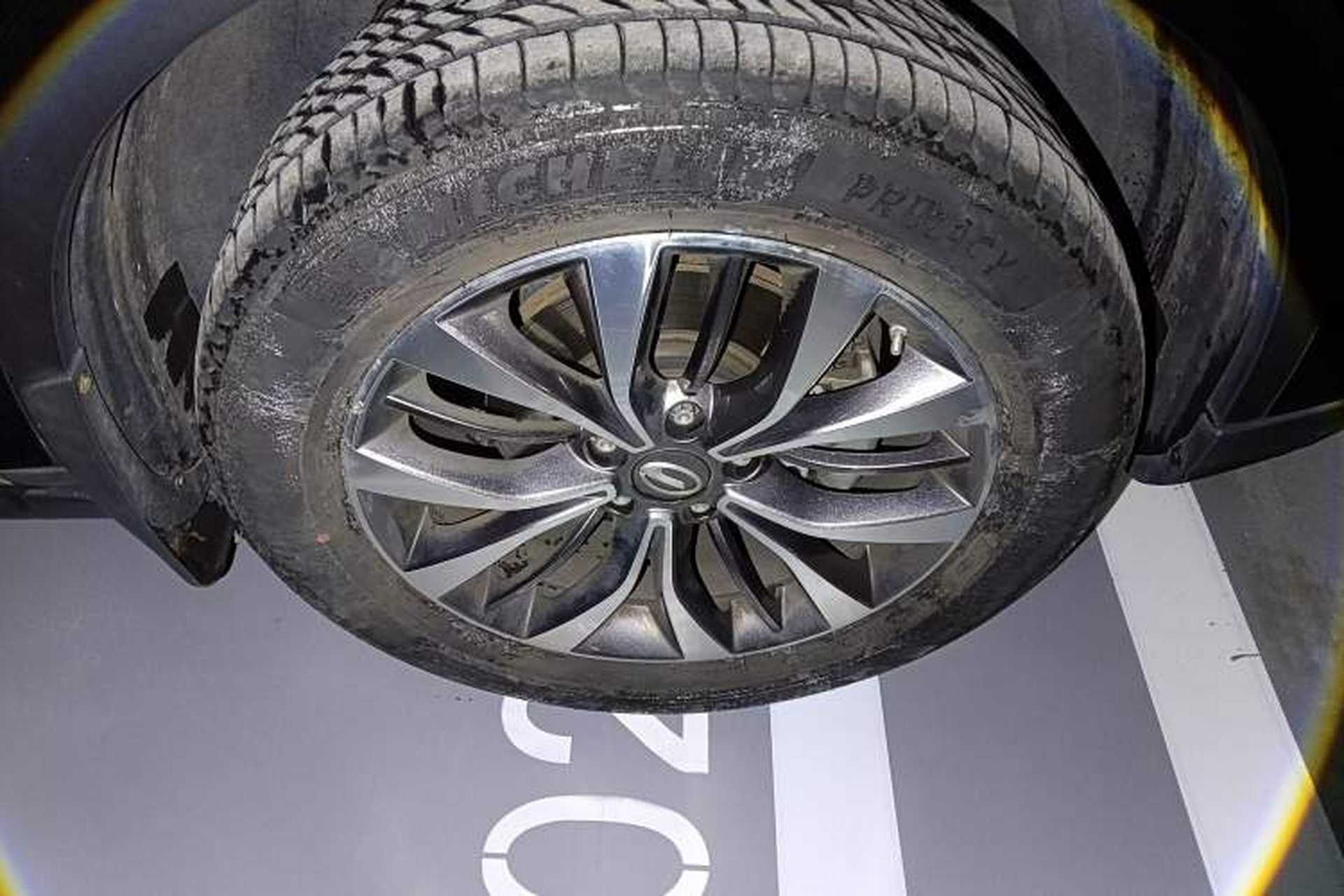 Used GAC Trumpchi GS8 2019 390T Two-Wheel Drive Luxury Smart Connectivity Version (7 Seats) Right Front Wheel Hub