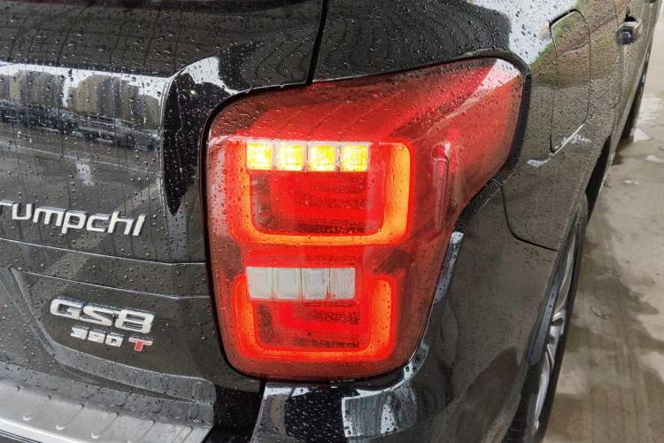 Used GAC Trumpchi GS8 2019 390T Two-Wheel Drive Luxury Smart Connectivity Version (7 Seats) Right Rear Taillight