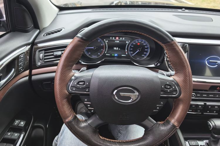 Used GAC Trumpchi GS8 2019 390T Two-Wheel Drive Luxury Smart Connectivity Version (7 Seats) Steering Wheel