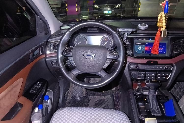 Used GAC Trumpchi GS8 2019 390T Two-Wheel Drive Luxury Smart Connectivity Version (7 Seats) Steering Wheel