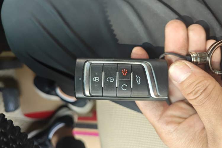 Used GAC Trumpchi GS8 2019 390T Two-Wheel Drive Luxury Smart Connectivity Version (7 Seats) Vehicle Key