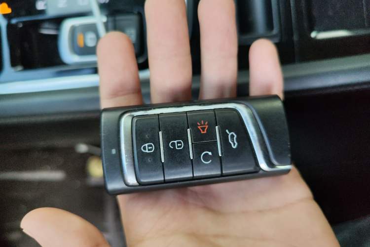 Used GAC Trumpchi GS8 2019 390T Two-Wheel Drive Luxury Smart Connectivity Version (7 Seats) Vehicle Key