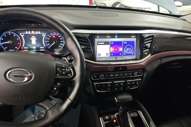Used GAC Trumpchi GS8 2019 390T Two-Wheel Drive Luxury Smart Connectivity Version (7 Seats) Center Console